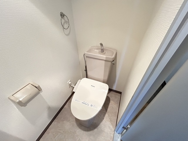 トイレ　※別号室のお写真です