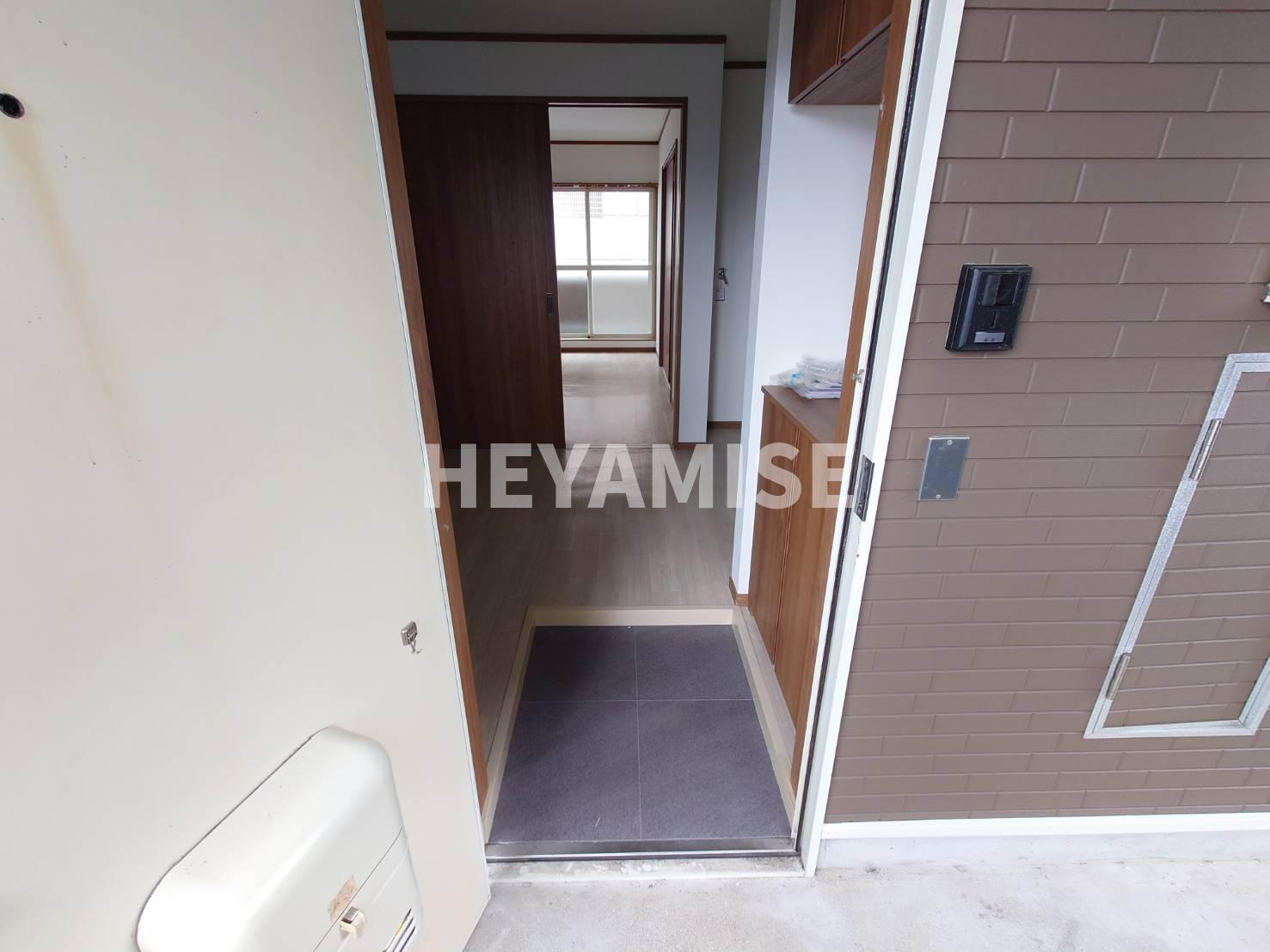 玄関　※室内写真は類似物件のもの