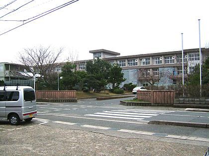 中学校　湖東中学校（中学校）まで1925m