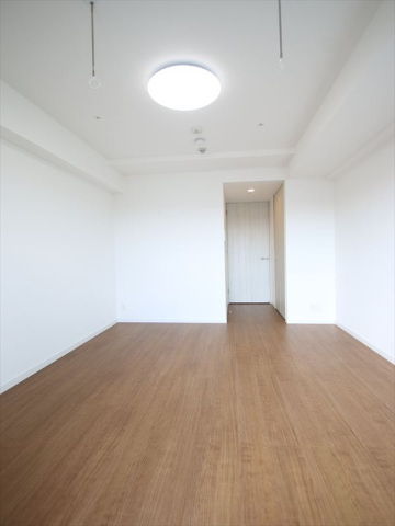 居室・リビング　広々8.3帖洋室　南向きで明るいお部屋