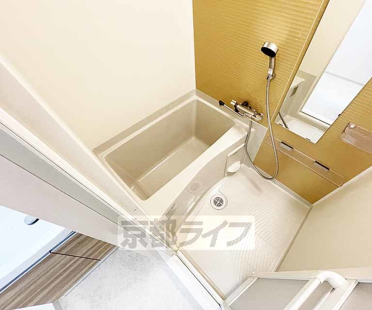 バス・シャワールーム　清潔感のあるお風呂