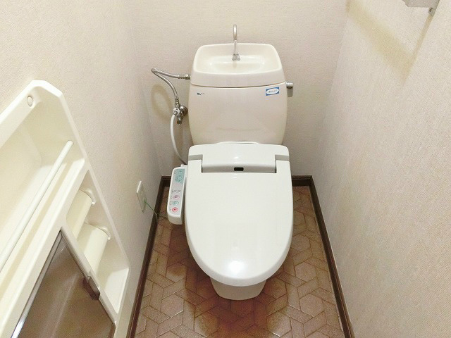 トイレ　ウォシュレット設置しております。