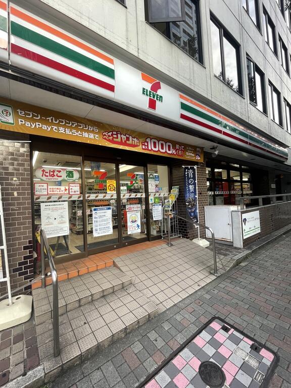 コンビニ　セブンイレブン日本橋兜町店（コンビニ）まで64m