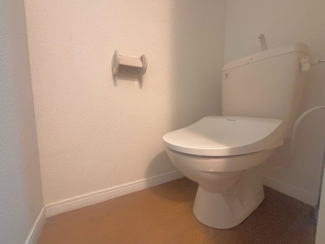 トイレ　清潔感のあるトイレです。シンプルなので掃除も簡単にできます。