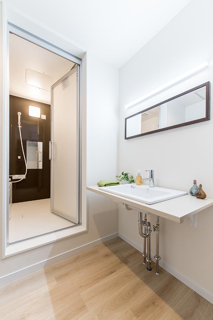 洗面設備　スタイリッシュな洗面台