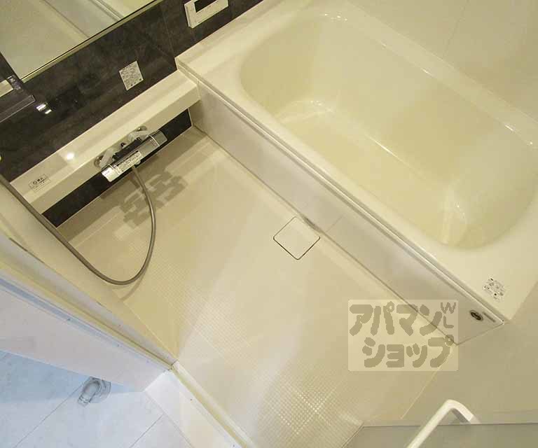 バス・シャワールーム　１０１号室の写真です。