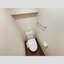 トイレ　落ち着いた色調のトイレです
