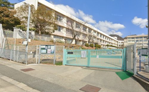 小学校　神戸市立鶴甲小学校（小学校）まで413m