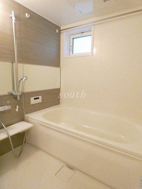 バス・シャワールーム　浴室乾燥機付きのお風呂