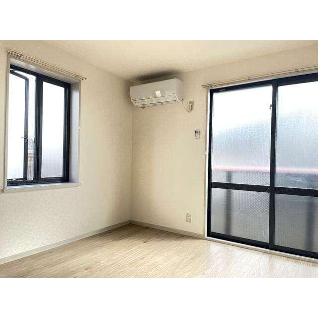 居室・リビング　明るい角部屋です