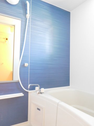 バス・シャワールーム　コンパクトで使いやすいお風呂です