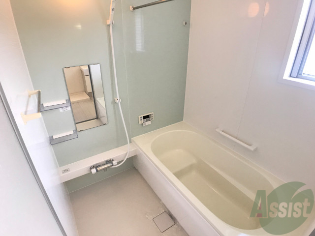 バス・シャワールーム　バスルームはこちらです。広々としてゆったり休めます。