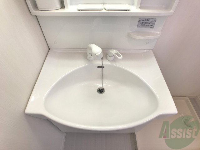 洗面設備　洗面台。朝の身支度はここでばっちり決めましょう。