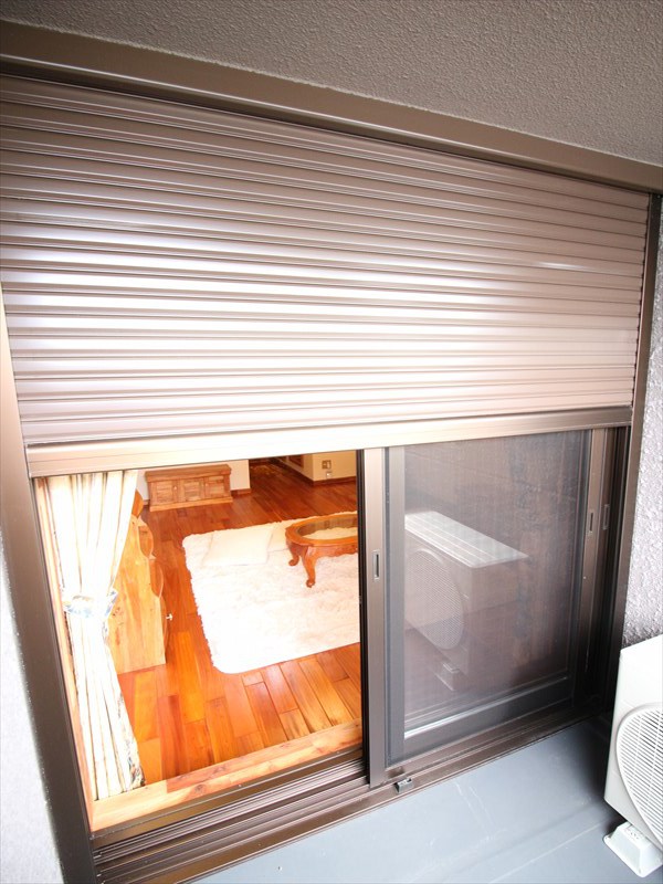 セキュリティ　電動シャッター（写真は別室）