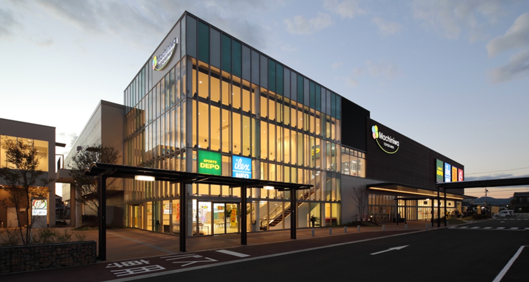 スーパー　遠鉄ストア豊川店（スーパー）まで722m