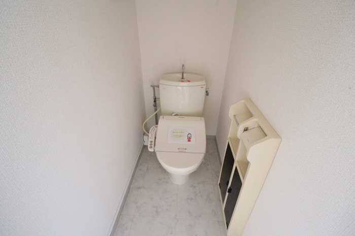 トイレ　もちろん温水洗浄暖房便座です
