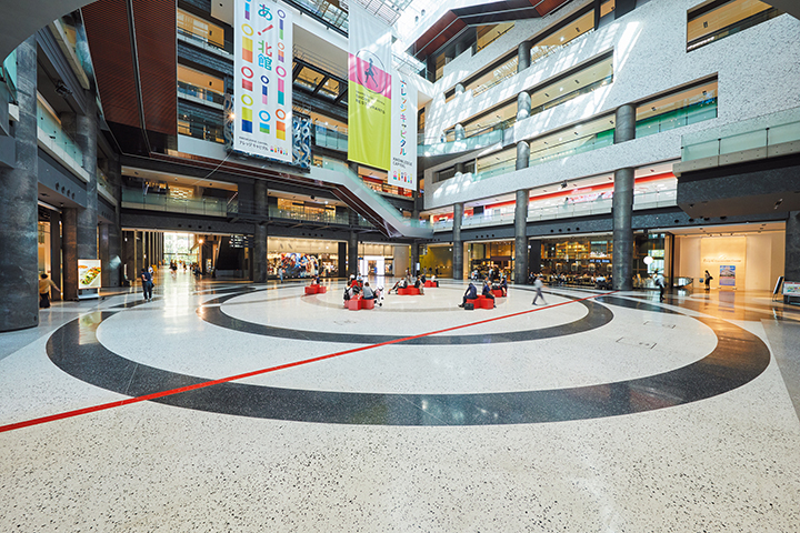 ショッピングセンター　グランフロント大阪北館（ショッピングセンター）まで1155m