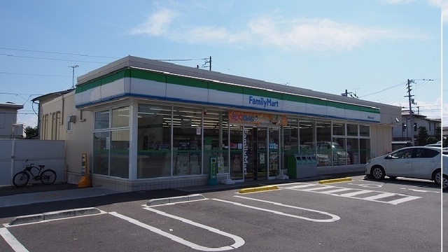 コンビニ　ファミリーマートさん（コンビニ）まで180m