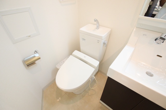 トイレ　※別室の参考写真の為、現況優先です。