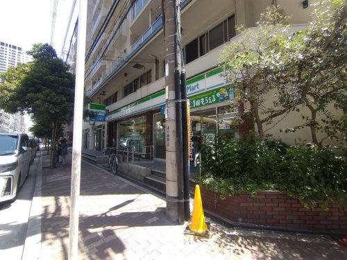 コンビニ　ファミリーマート 南堀江一丁目店（コンビニ）まで155m