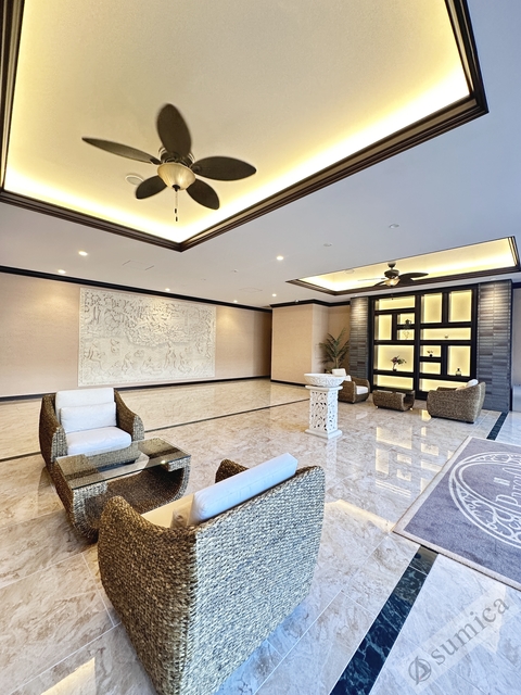 エントランス　南国バリの職人が丁寧に彫り上げたストーンカービングを配置♪