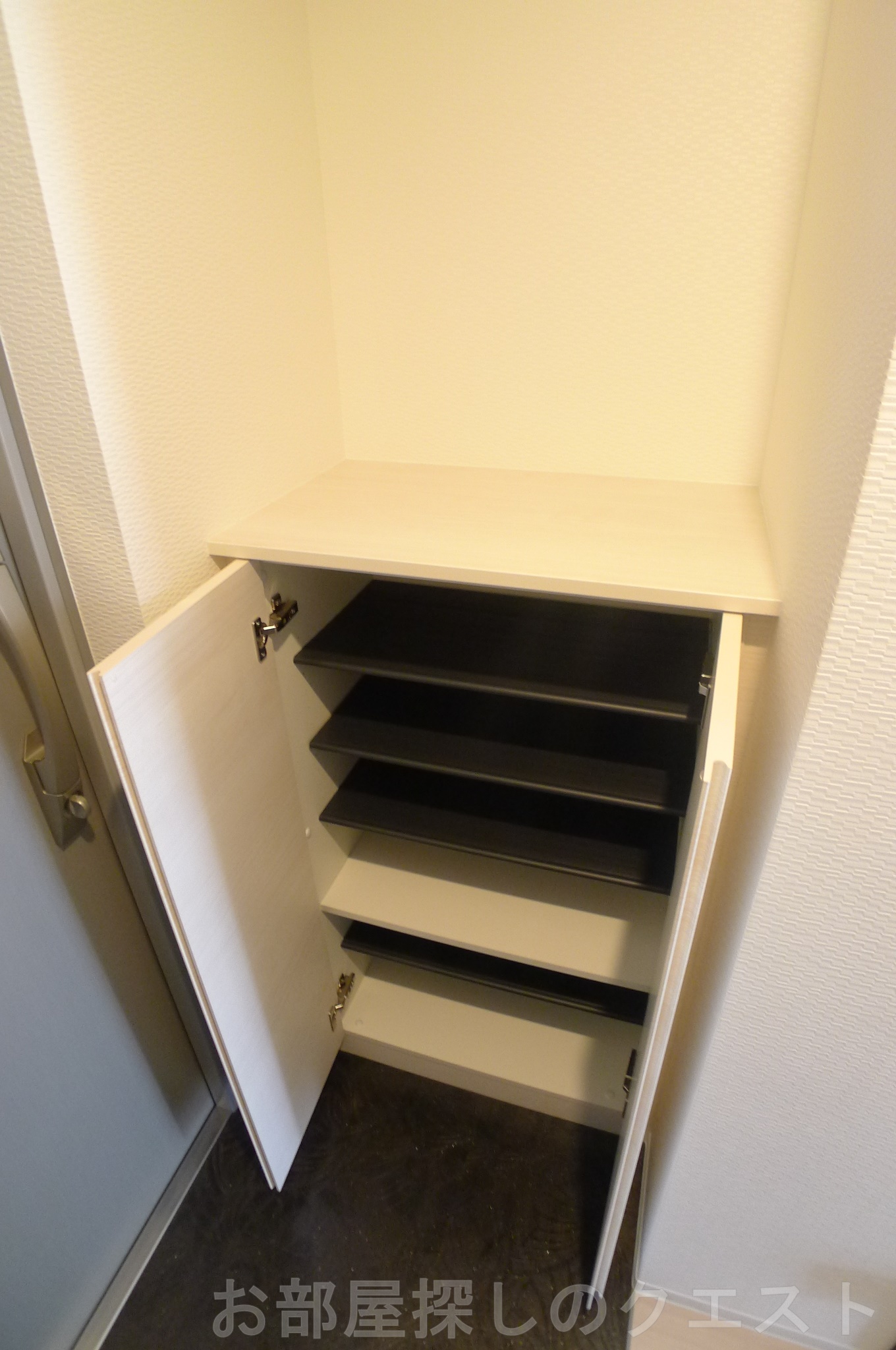 玄関　（写真は同タイプ）