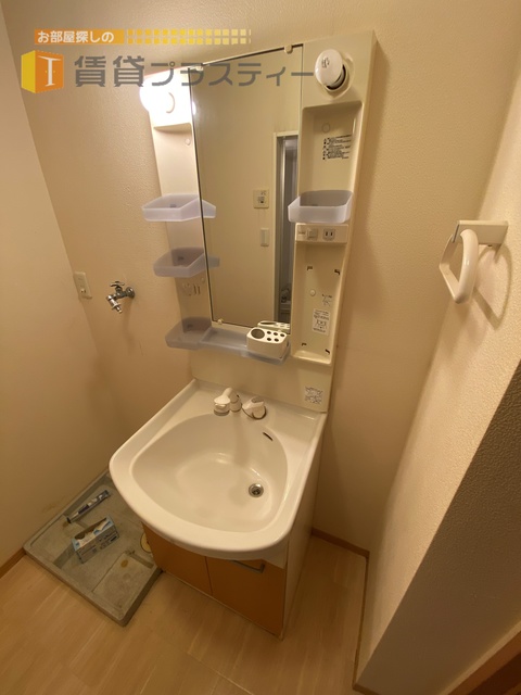 洗面設備　独立洗面台は嬉しいですね。
