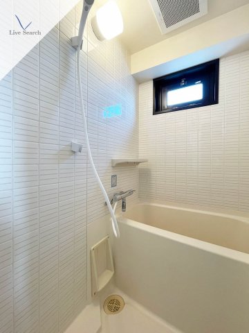 バス・シャワールーム　コンパクトで使いやすいお風呂です