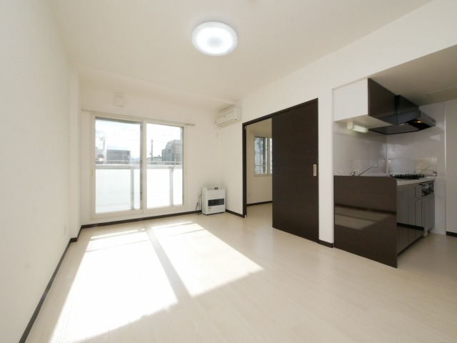 居室・リビング　エアコン付きリビング☆