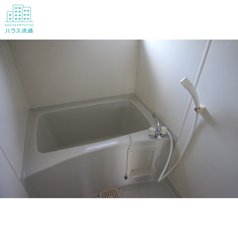 バス・シャワールーム　※同タイプ別号室のお写真です