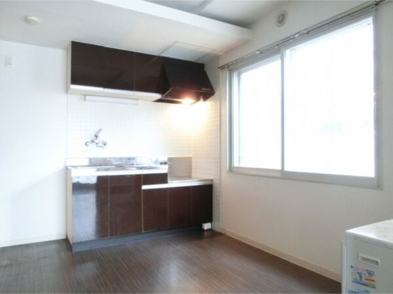 居室・リビング　退去予定につき反転タイプの画像です。