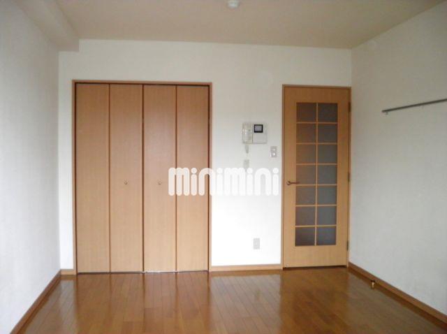 居室・リビング　明るい洋室です