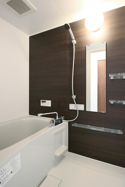 バス・シャワールーム　同じ建物の別なお部屋