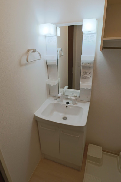 洗面設備　同じ建物の別なお部屋