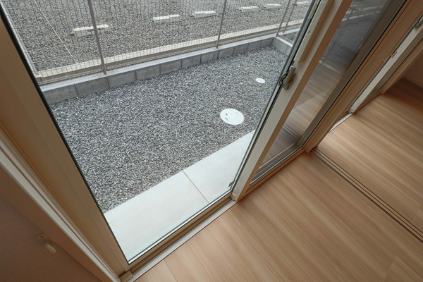 庭　同じ建物の別なお部屋