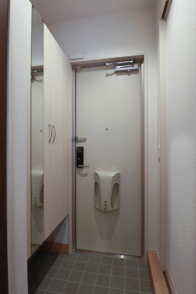 玄関　同じ建物の別なお部屋