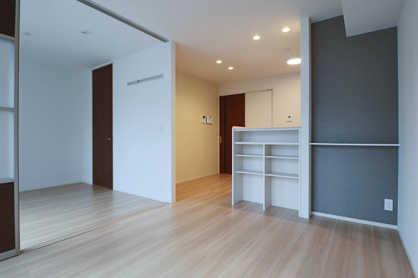 居室・リビング　同じ建物の別なお部屋