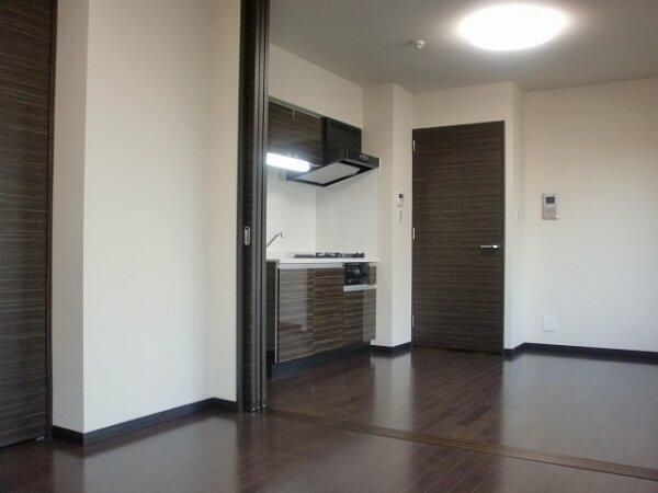 居室・リビング　こちらのリビングで趣味の時間をお楽しみください