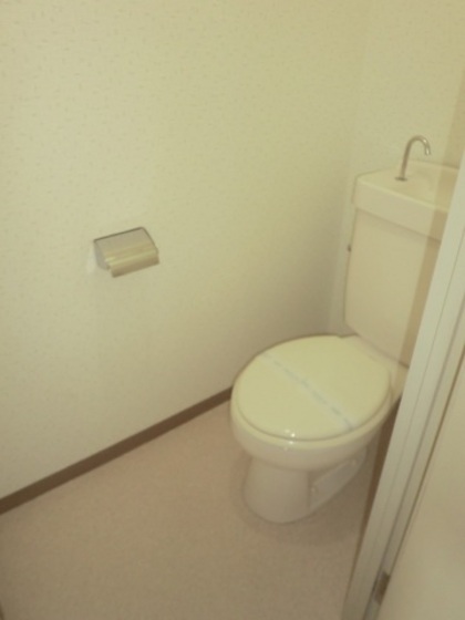 トイレ　※他のお部屋の写真を使用しています。