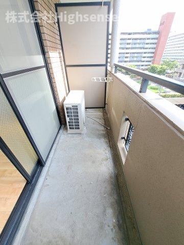 バルコニー　暖かな日差しのふりそそぐバルコニー