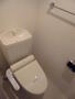 トイレ　落ち着いた色調のトイレです