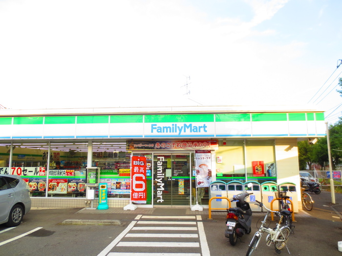 コンビニ　ファミリーマート（コンビニ）まで1000m