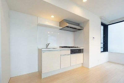 キッチン　3口コンロのシステムキッチン。