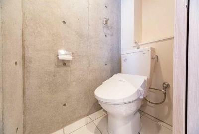 トイレ　温水洗浄便座。