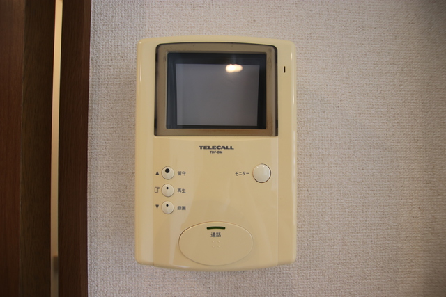 セキュリティ　来客時に安心のモニター付きインターホン有り♪