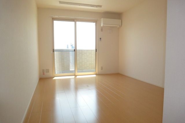 居室・リビング　南向きからみたお部屋