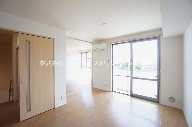 居室・リビング　※同建物他部屋になります。現状優先です。