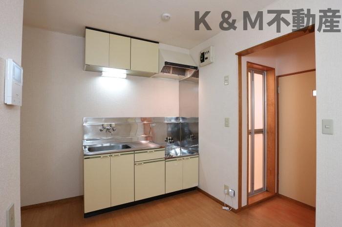 キッチン　コンパクトなキッチンで掃除もラクラク