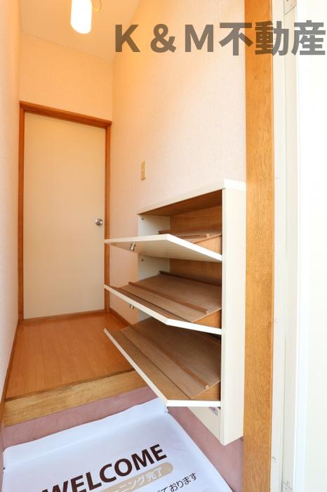 玄関　収納もある玄関です