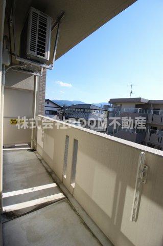 バルコニー　外からの目が気にならないバルコニーで洗濯物が干せます